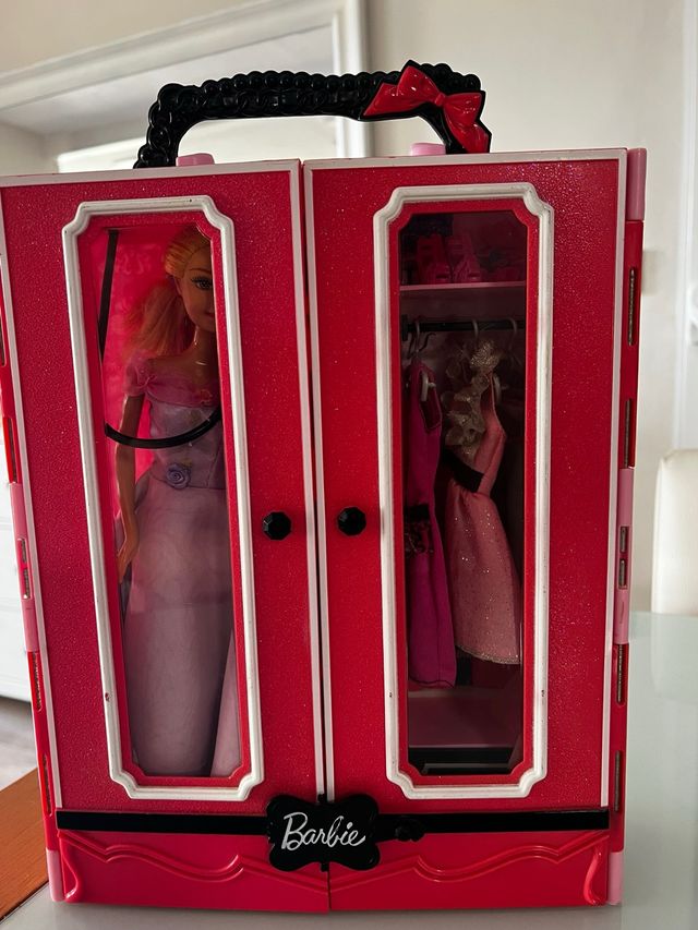Guardaroba Barbie con Bambola