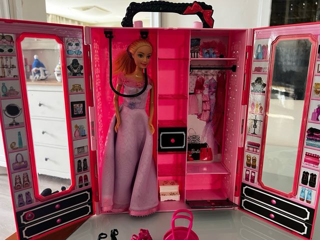 Guardaroba Barbie con Bambola