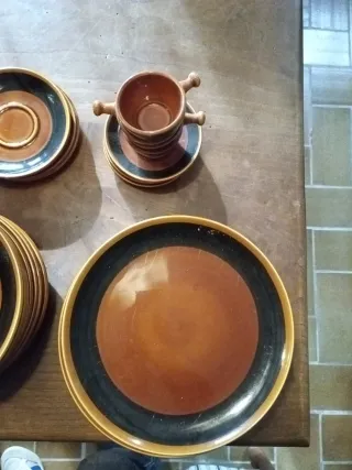 Vajilla Valdemora Antigua Cerámica Marrón Negra