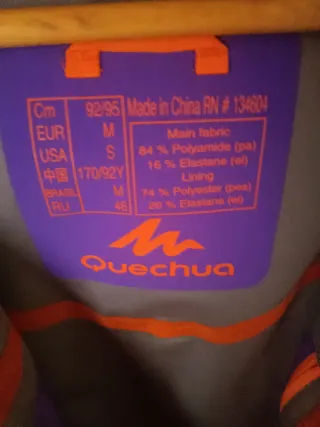 Chaqueta deportiva morada y naranja