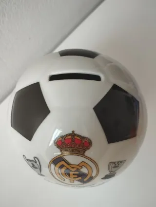 Lote Real Madrid: hucha y botijo .