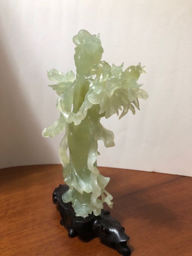 Statua cinese in giada