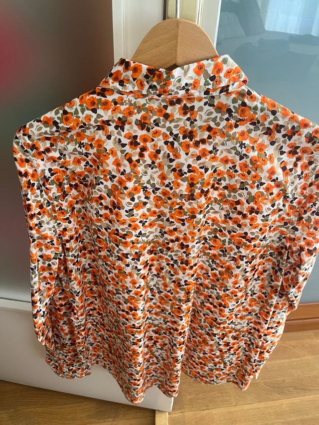 Camisa Benetton en fino algodón flores naranja