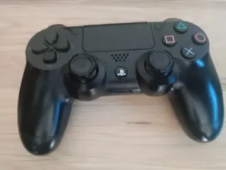 PS4 (PlayStation 4) Negra + 2 Mandos 2 cables