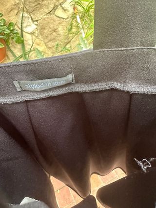 Gonna con bretelle nera