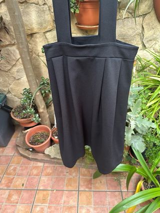 Gonna con bretelle nera