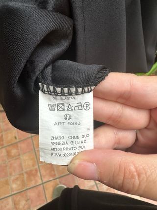 Gonna con bretelle nera