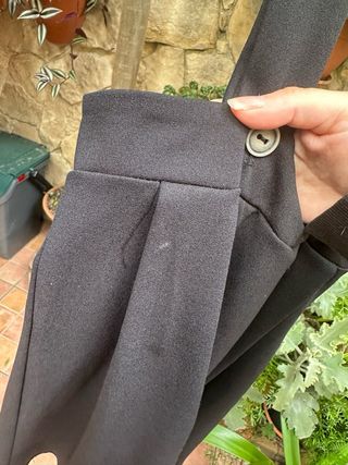 Gonna con bretelle nera