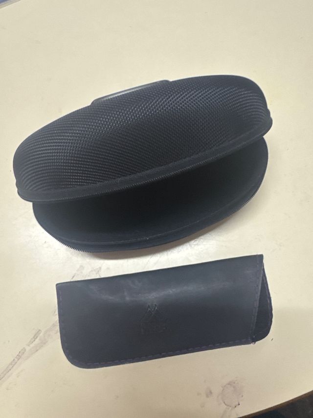 Funda de gafas rígida negra