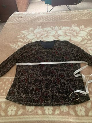 Camiseta estampada con brillos