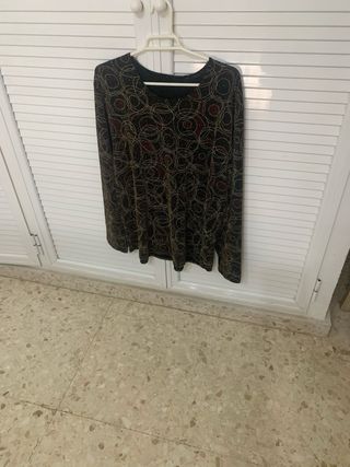 Camiseta estampada con brillos