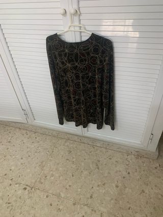 Camiseta estampada con brillos