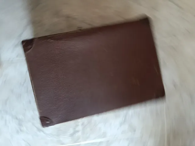 Valigia antica con chiave