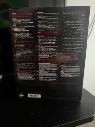 Volante, pedali e leva cambio.