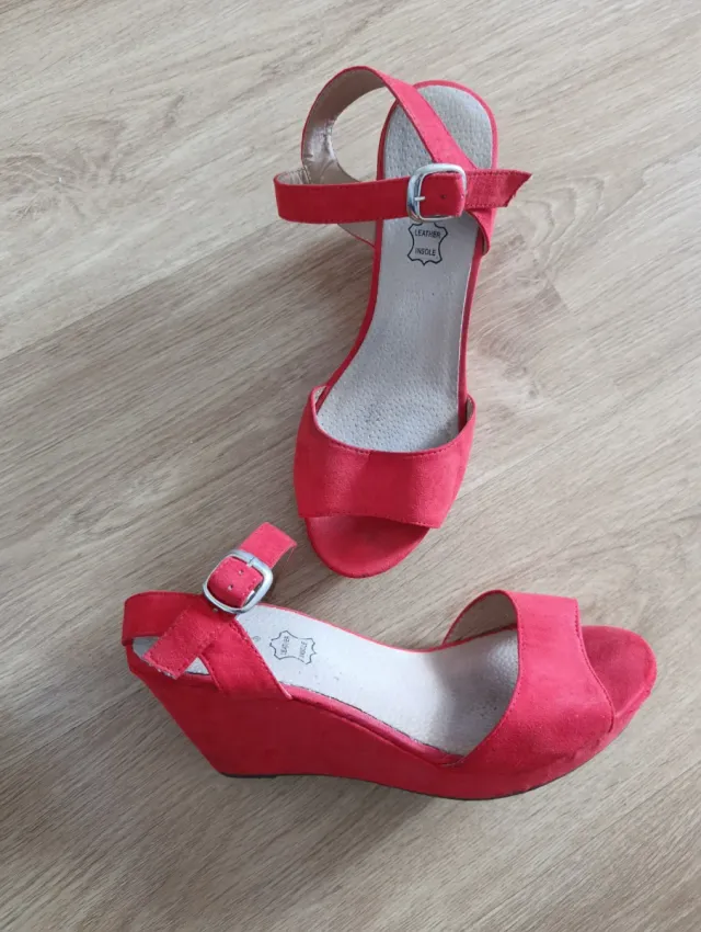 Cuñas rojas talla 39