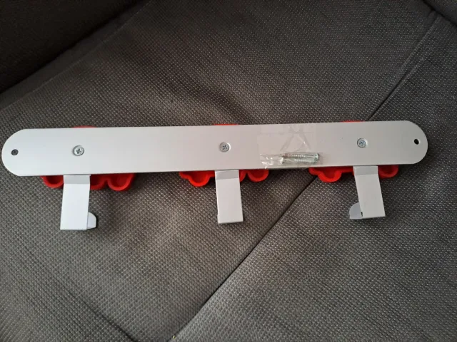 Percha infantil 3 coches rojos