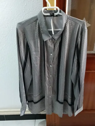 Camisa H&M Talla 44 Estampada Gris equ 42 t