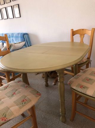 Mesa comedor ovalada y 4 sillas