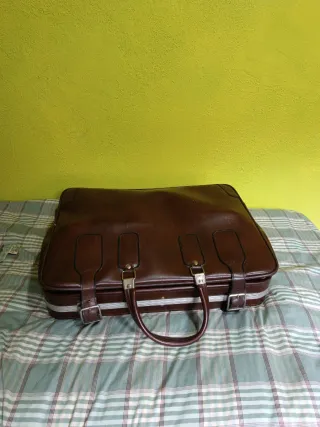 Maleta antigua de piel marrón