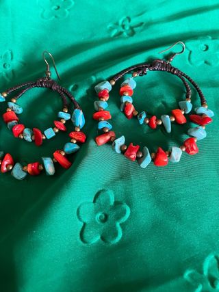 Aros de turquesa y coral