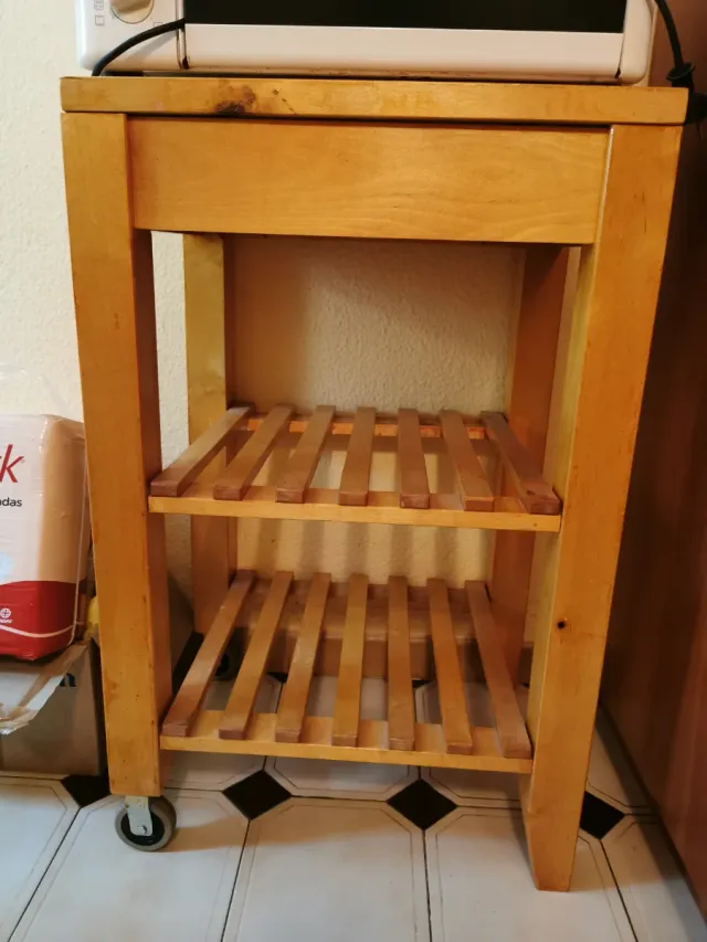 Mueble verdulero de madera maciza