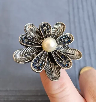 Anillo Flor Perla y Circonitas Azules
