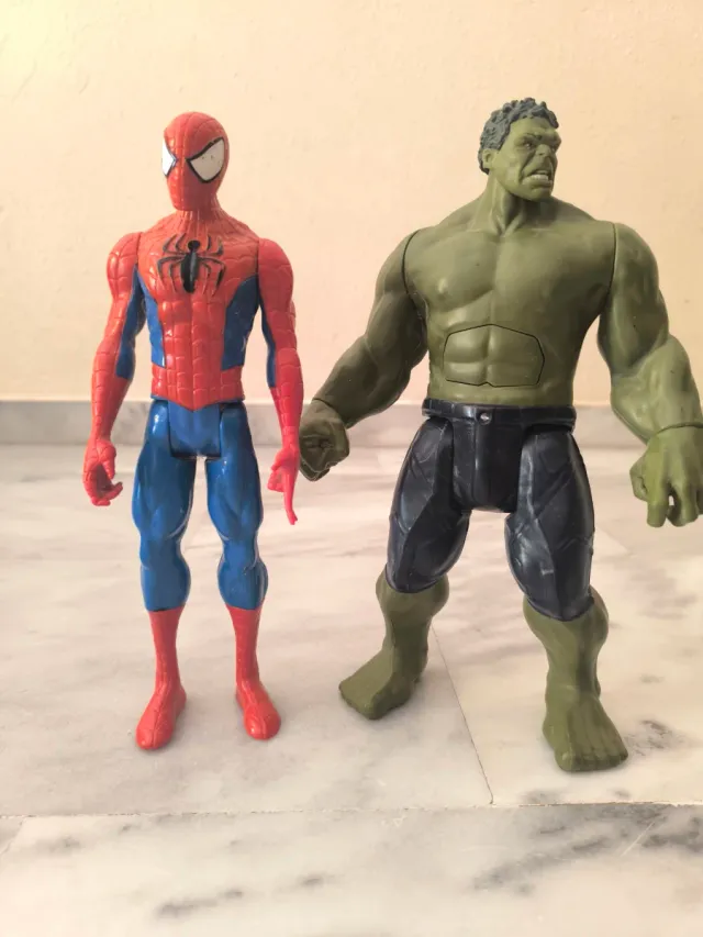 Figuras Hulk y Spiderman Marvel