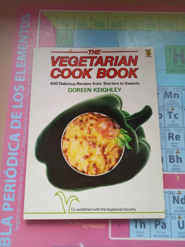 The Vegetarian Cookbook 400 Delicious Recipes f...