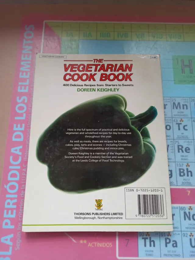 The Vegetarian Cookbook 400 Delicious Recipes f...