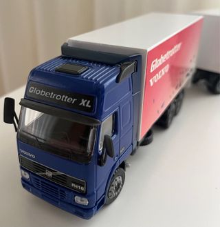 Camión Volvo FH-16 520 XL Globetrotter 1/50