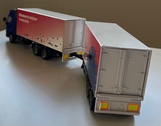 Camión Volvo FH-16 520 XL Globetrotter 1/50