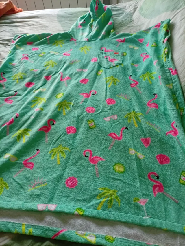 Toalla poncho con capucha flamencos