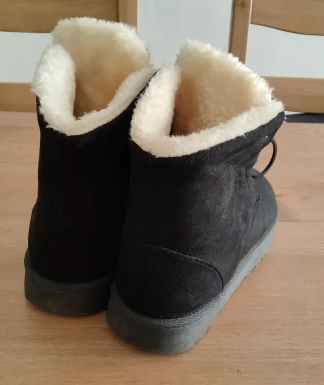 Botas negras calentitas con pelo