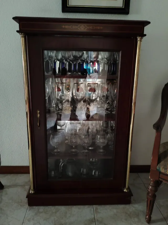 Vitrina Clásica Madera y Cristal