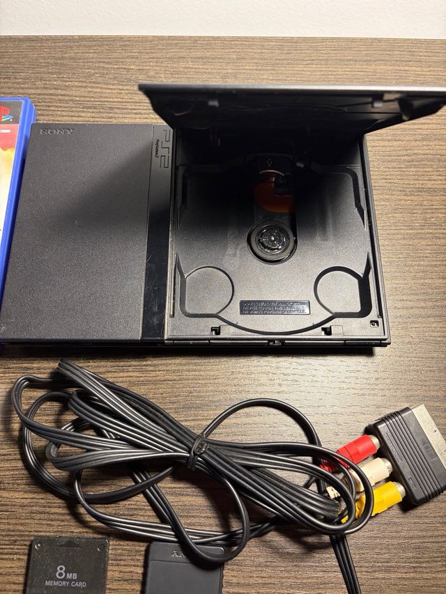 PlayStation 2 con giochi Spyro e Shrek 2