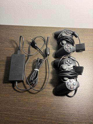 PlayStation 2 con giochi Spyro e Shrek 2