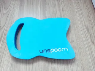 Tabla de natación azul para niños