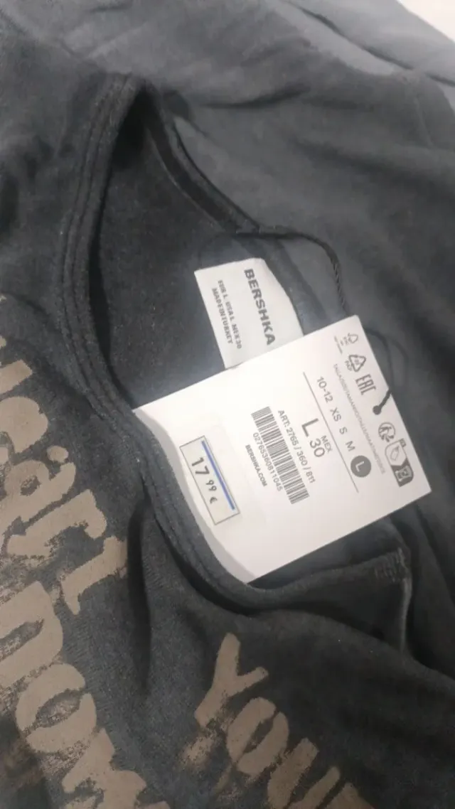 Camiseta Bershka gris estampada Talla L