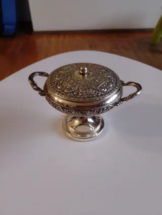 Soprammobile decorativo in metallo