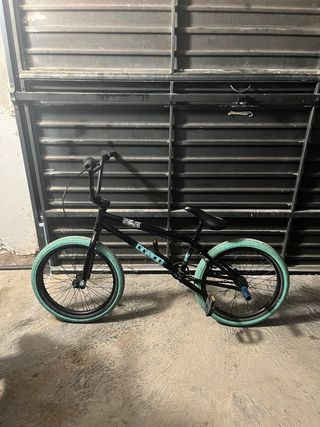 Bicicleta BMX casi nueva muy poco uso