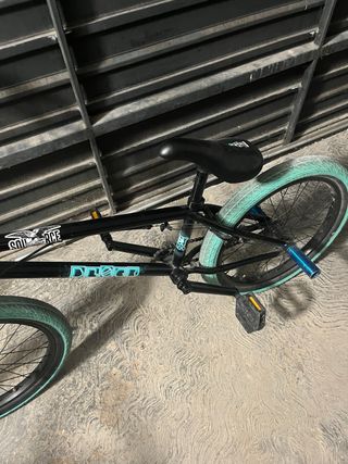 Bicicleta BMX casi nueva muy poco uso