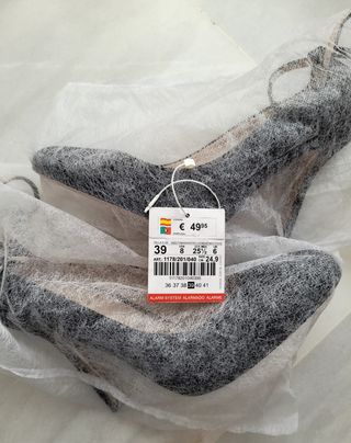 ZAPATOS NEGROS TACÓN ALTO ZARA.