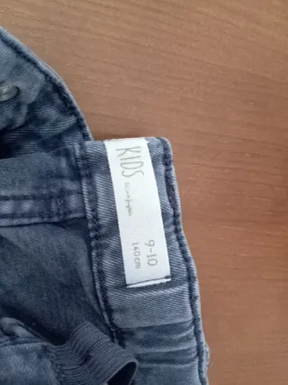Pantalón vaquero niño azul. Talla 9/10 años