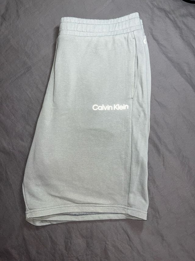 Pantalón corto gris Calvin Klein