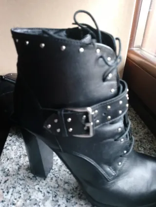 Stivali con tacco alti neri