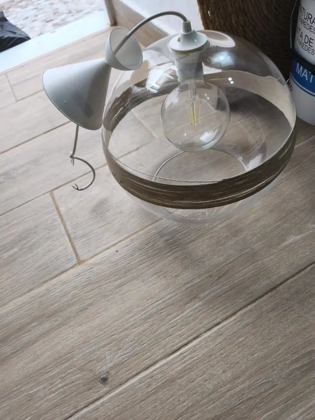 Lámpara de salón cristal y cuerda.