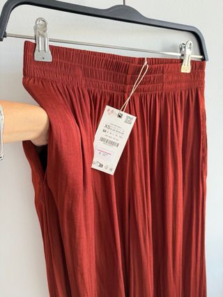 Pantalón ancho fluido Zara terracota