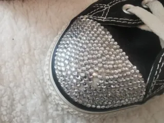 Converse Punk Spikes y Strass