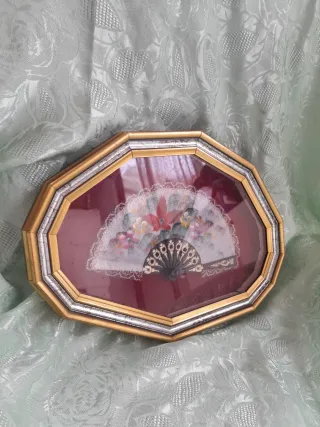 Quadro con ventaglio decorativo