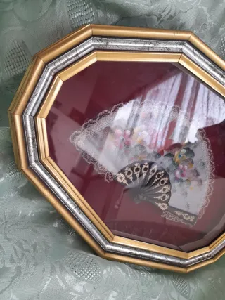 Quadro con ventaglio decorativo